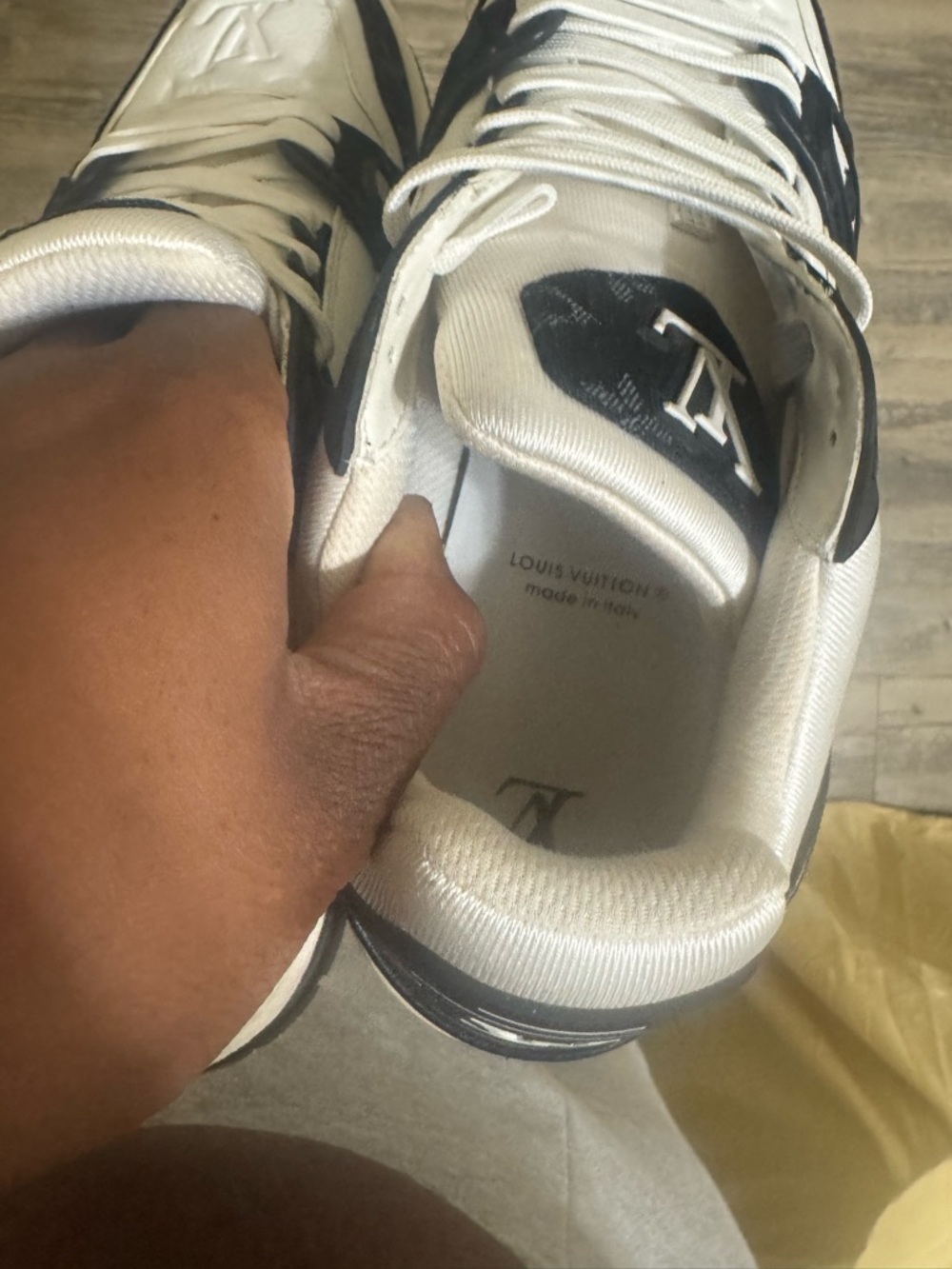 Louis Vuitton Black and White Monogram Low-Top Sneaker - Picture 4 of 4